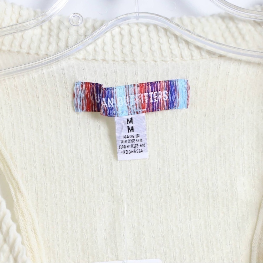 NWT Urban Outfitters Ford Collared Cropped Top Ivory textured V-neck M medium - Picture 4 of 8